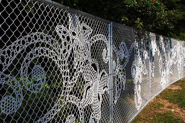 chain link fence lace weaving
